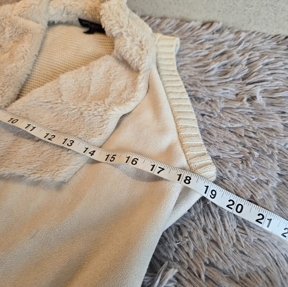 ROMEO & JULIET COUTURE Belted Faux Fur Cardigan Cream Color Size Small - Picture 7 of 15